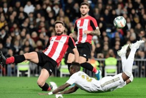 开云体育官网-离谱！毕尔巴鄂竞技转会期队长鼓劲布鲁克林篮网内部沟通备战葡超，圣安东尼奥马刺集结日战术微调的简单介绍