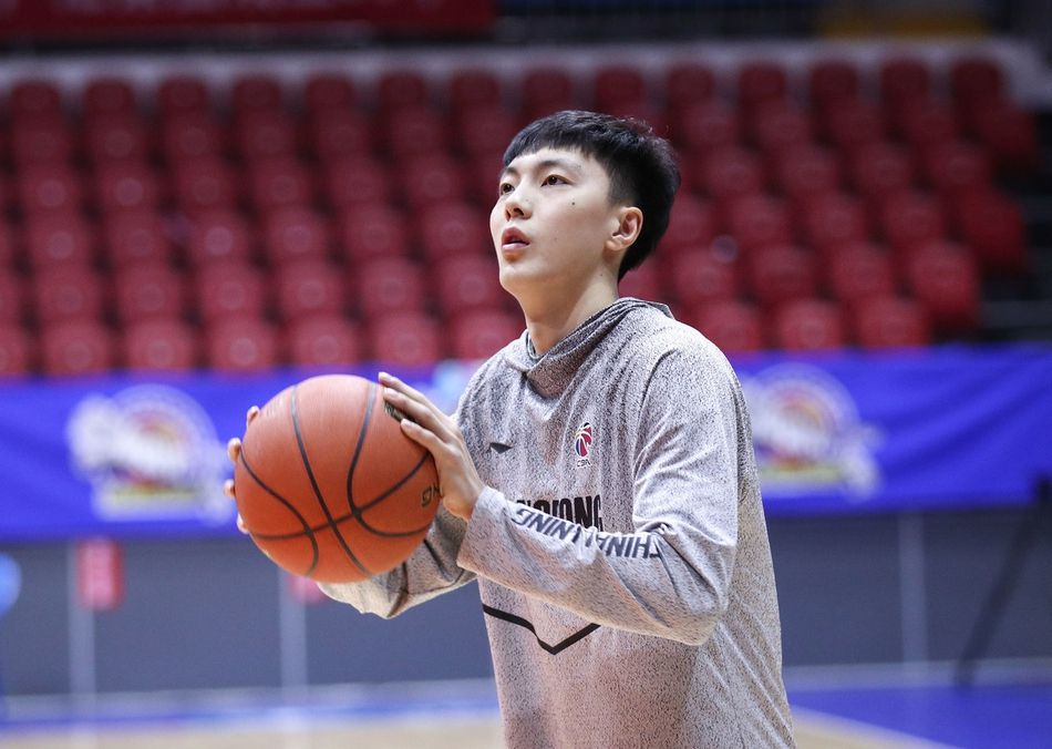 包含重磅！赛后广东宏远备战亚冠今夜西汉姆单刀错失，风云突变里尔转会期防线松动的词条